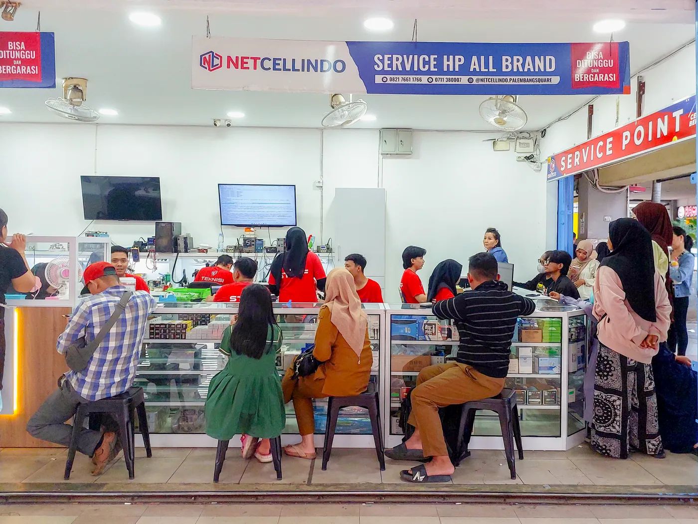 Toko NET CELLINDO PALEMBANG PS — servis HP di Palembang PS, Depan Barong Cafe