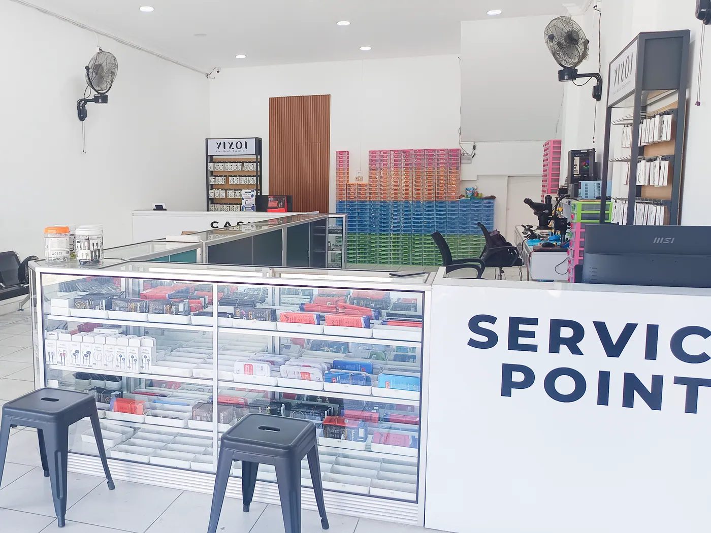 Area servis dan ruang tunggu di dalam toko NET CELLINDO Gorontalo