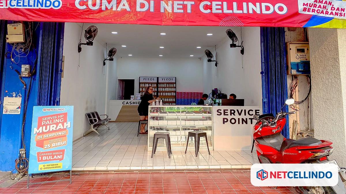 Bagian dalam cabang NET CELLINDO yang rapi dengan meja Service Point